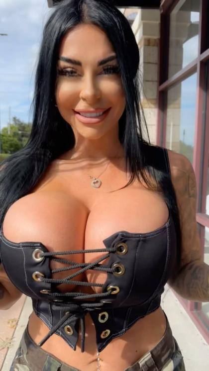 Lindi Nunziato photo 5439