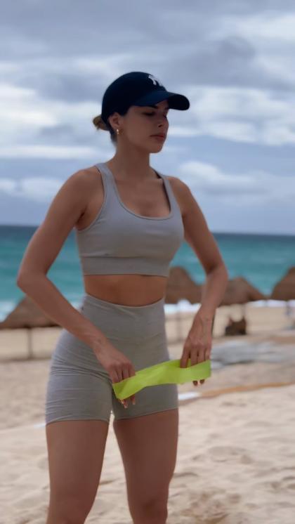 Marie Claire Harp photo 5759