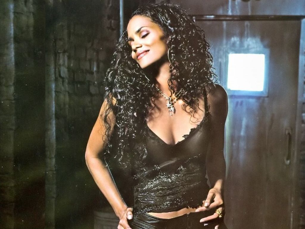 Halle Berry #77069