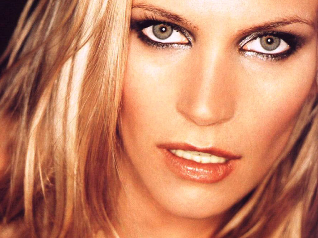 Natasha Henstridge #86650