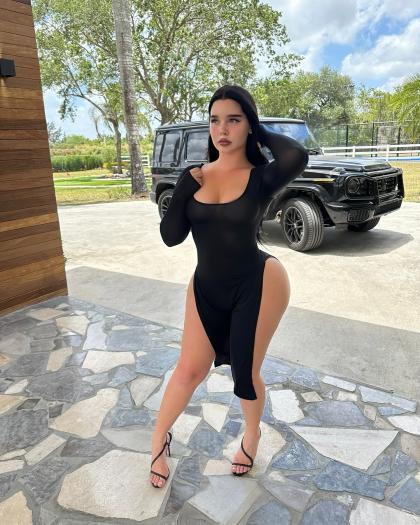 Nikki Skies photo 93667