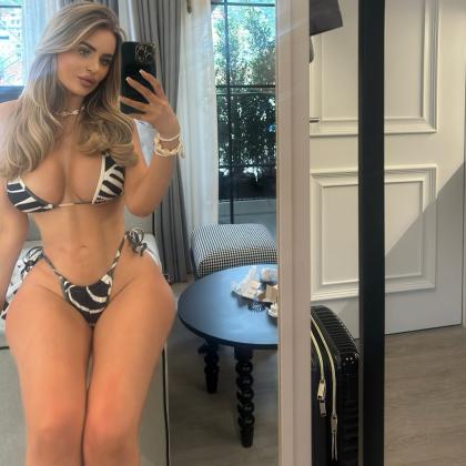 Nicole Farrell photo 94459