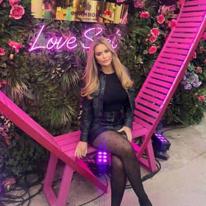 Nicole Farrell photo 94465