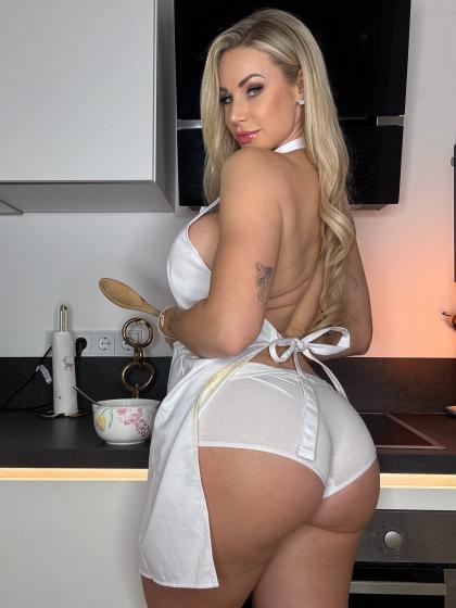 Leo Theresa photo 209761