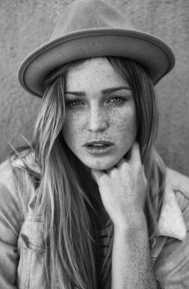 Caity Lotz #100438