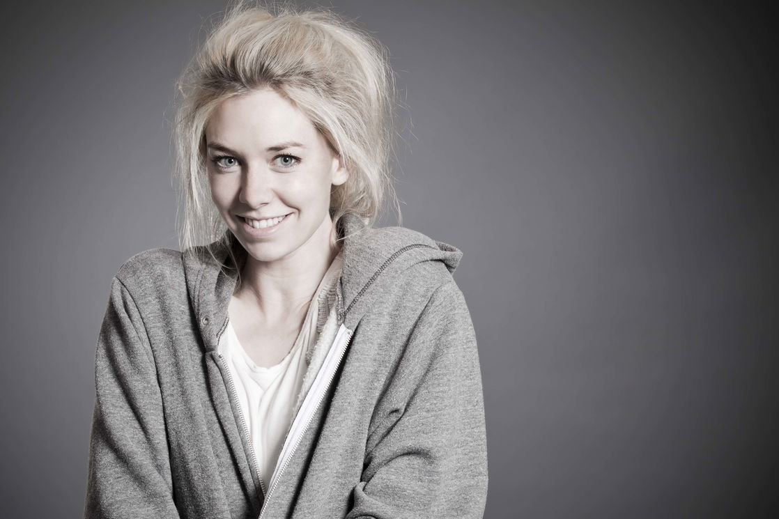 Vanessa Kirby #100777