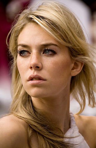 Vanessa Kirby #100798