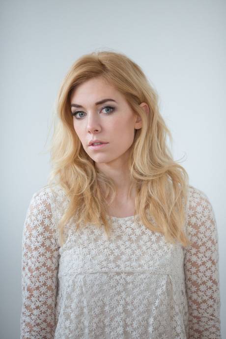 Vanessa Kirby #100810
