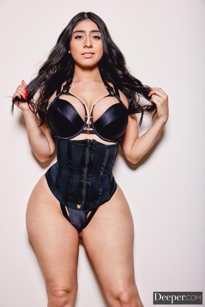 Violet Myers photo 127492