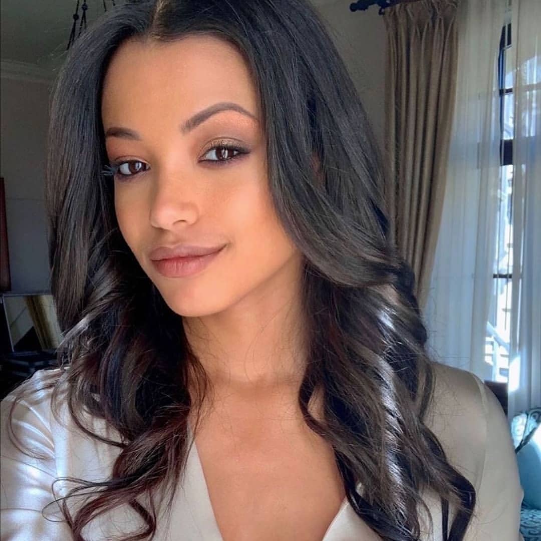 Ella Balinska #102942