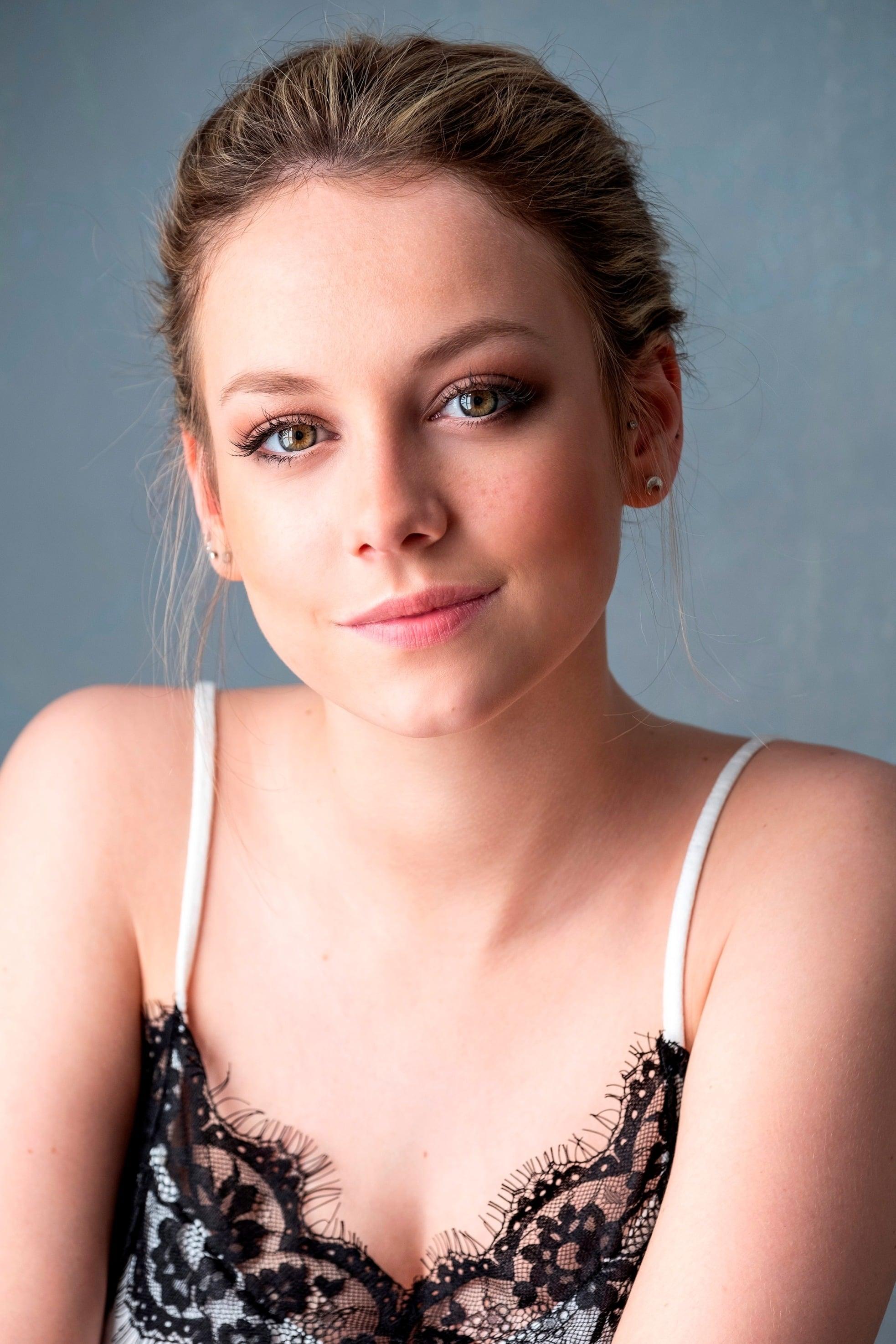 Ester Exposito #239136