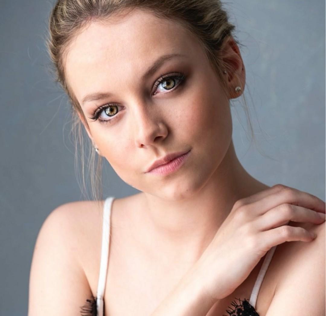 Ester Exposito #239144