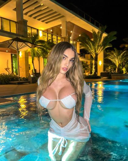 Lyna Perez photo 9477