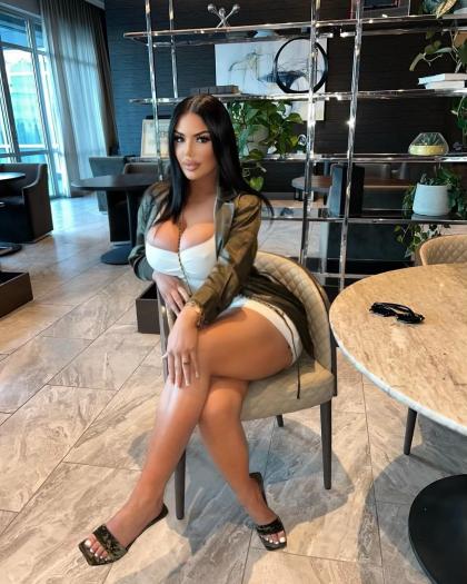 Claire Andrews photo 35176