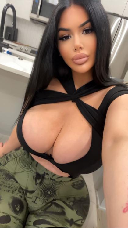 Claire Andrews photo 35193