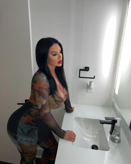 Claire Andrews photo 35194