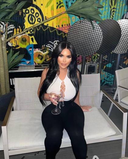 Claire Andrews photo 35201