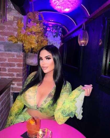 Claire Andrews photo 35220