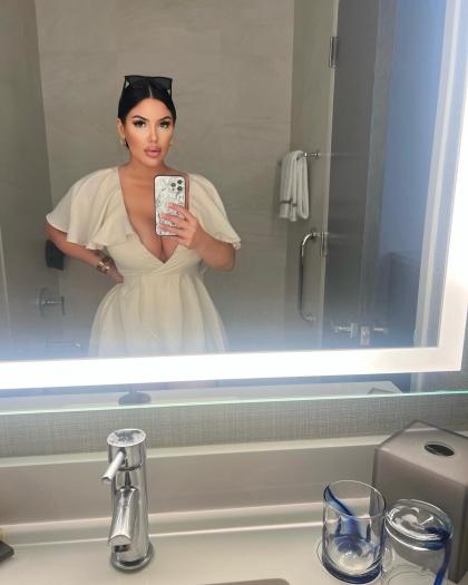 Claire Andrews photo 35221