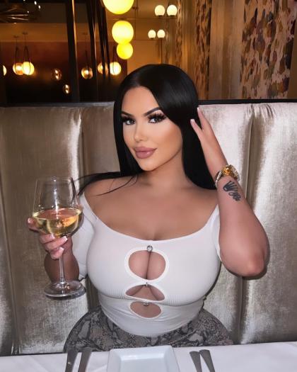 Claire Andrews photo 35224