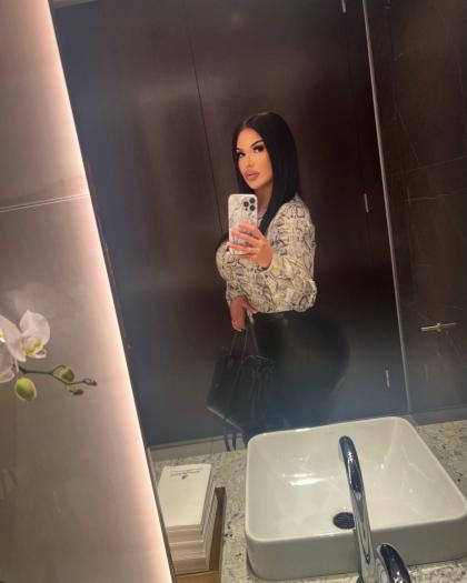 Claire Andrews photo 35227