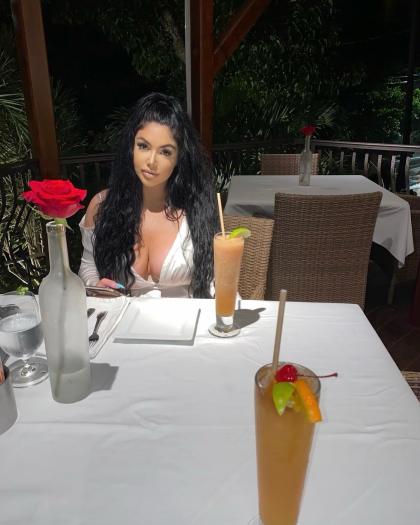 Claire Andrews photo 35263