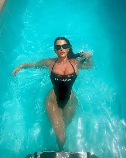 Angelica Sharpe photo 47067