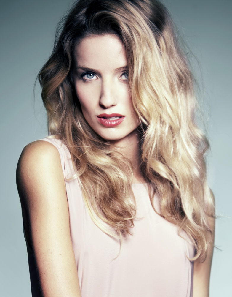 Annabelle Wallis #124316