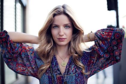 Annabelle Wallis