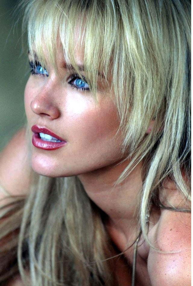 Nicky Whelan #124381