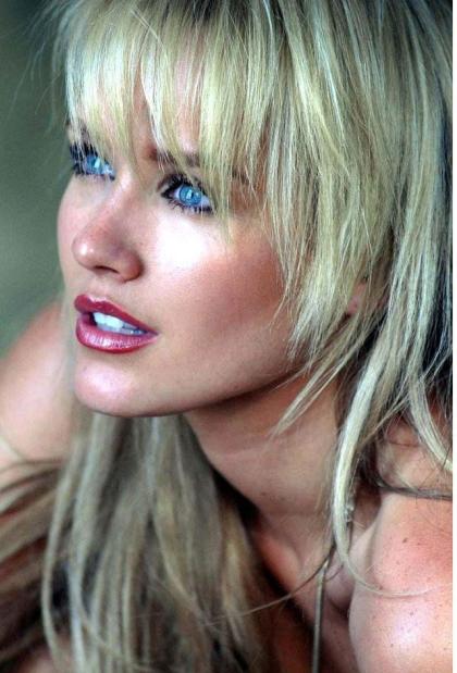 Nicky Whelan photo 124381