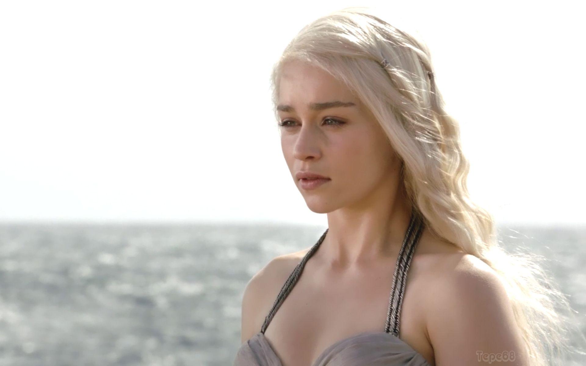 Emilia Clarke #239000
