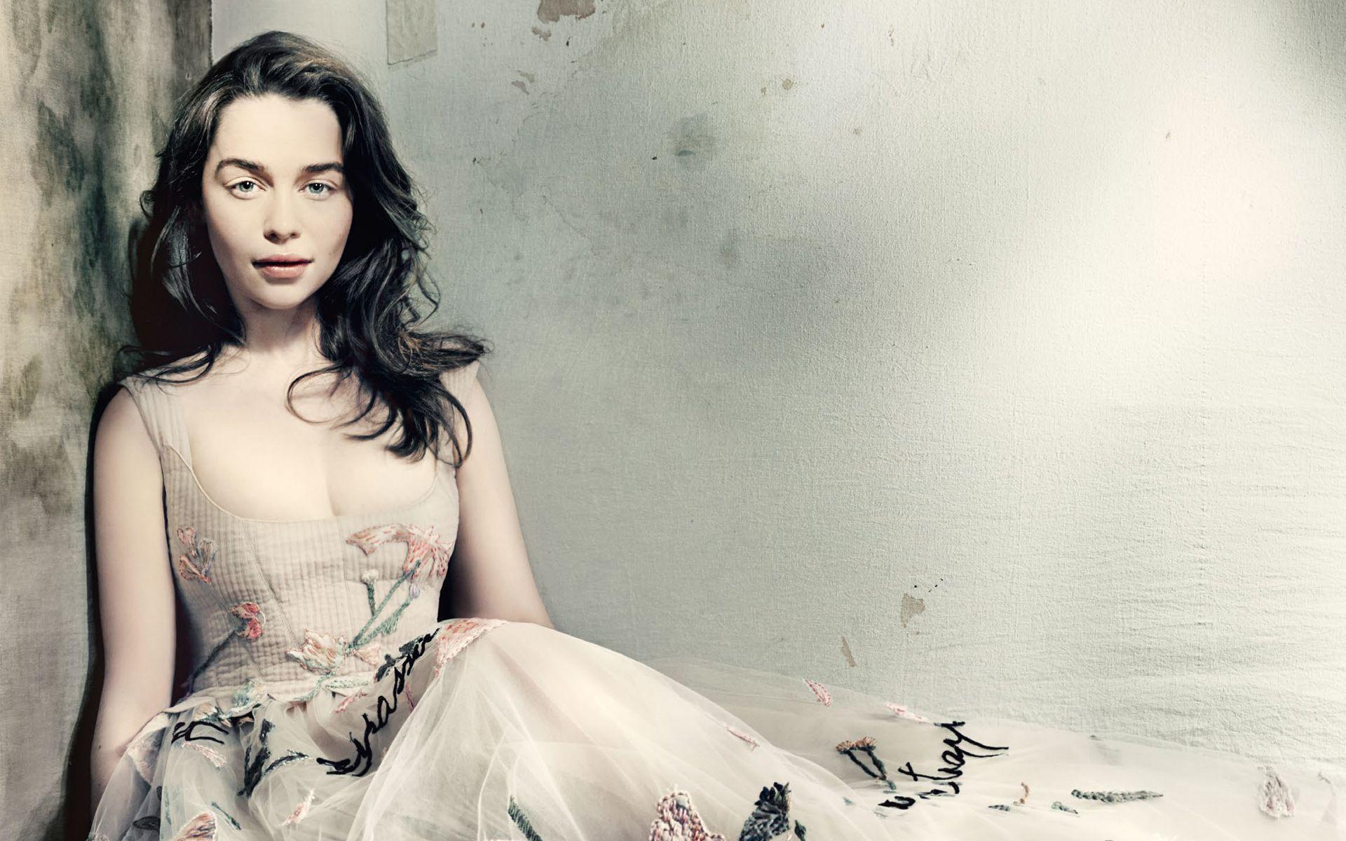 Emilia Clarke #239014