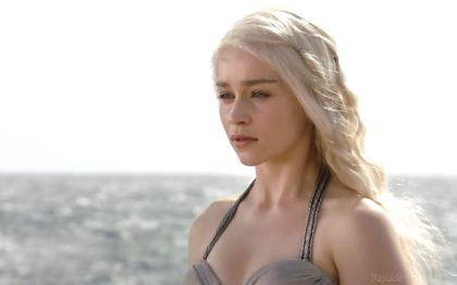 Emilia Clarke photo 239000