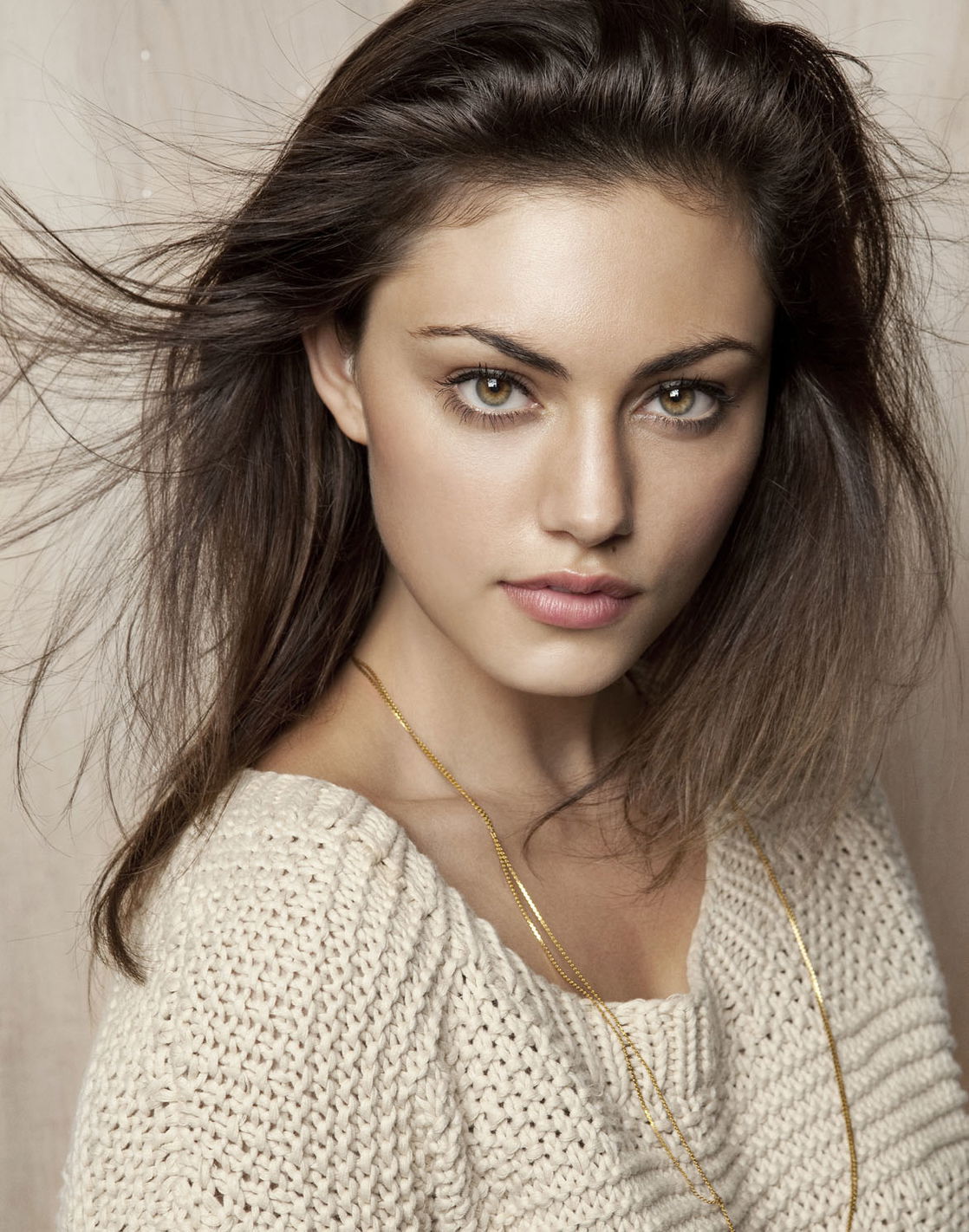 Phoebe Tonkin #127952