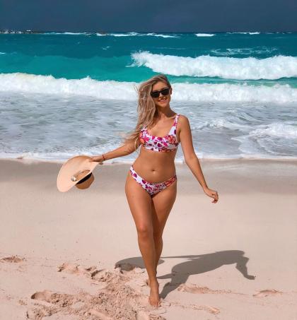 Noelle Foley photo 128501