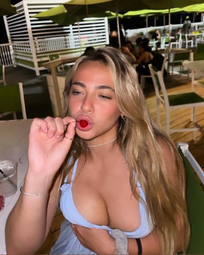 Danielle Cooper photo 37168