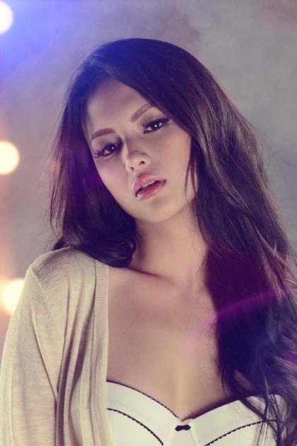 Ellen Adarna