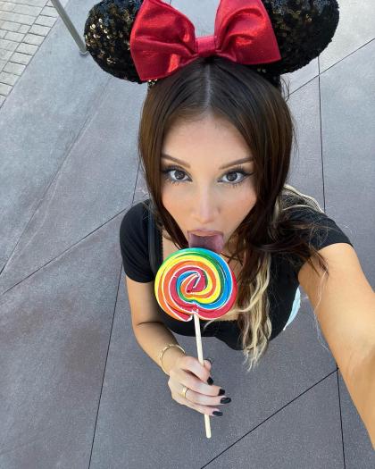 Mikaela Testa photo 143956