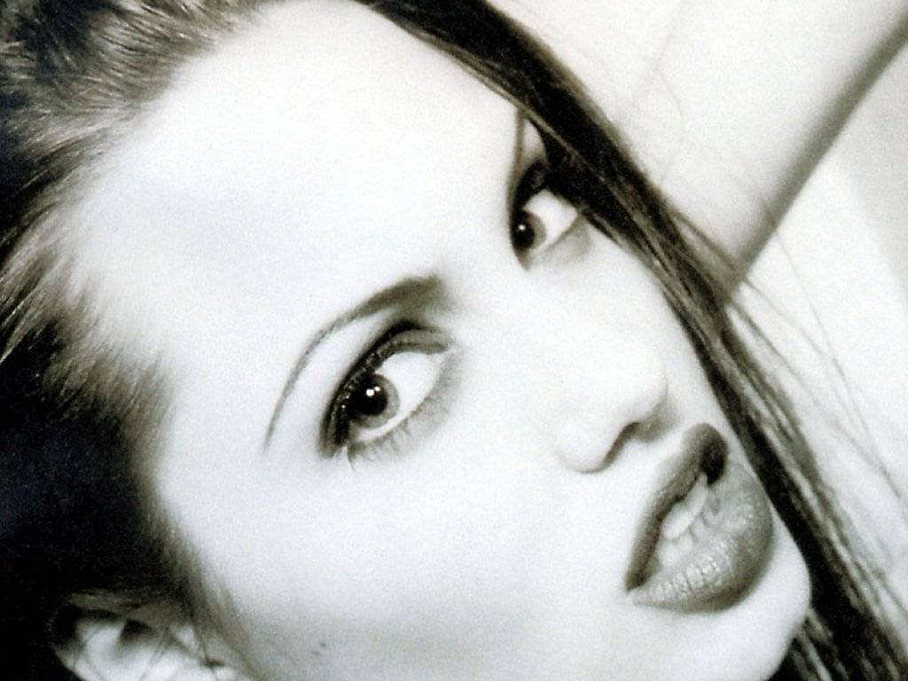 Angelina Jolie #29063