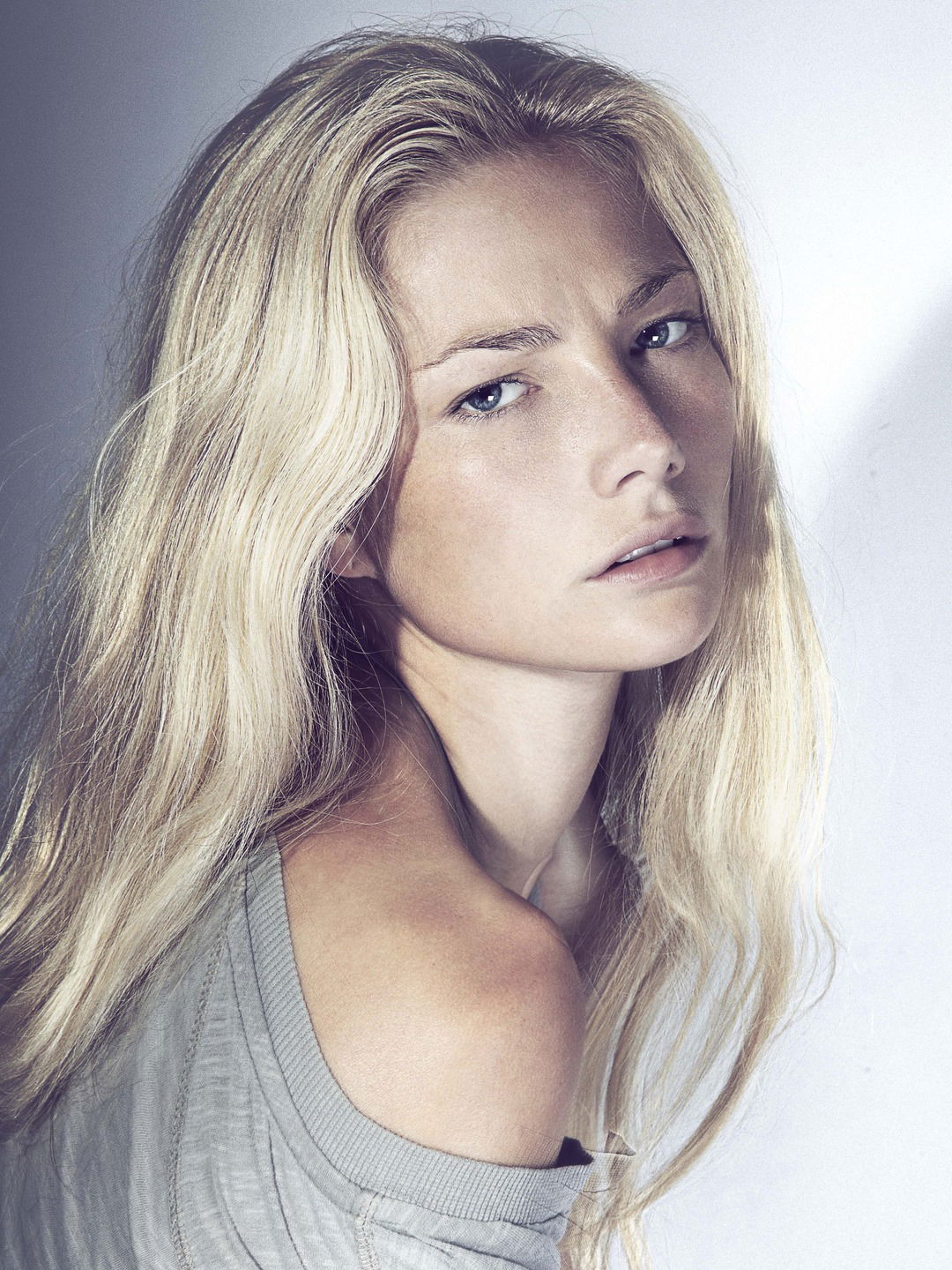 Clara Paget #168744