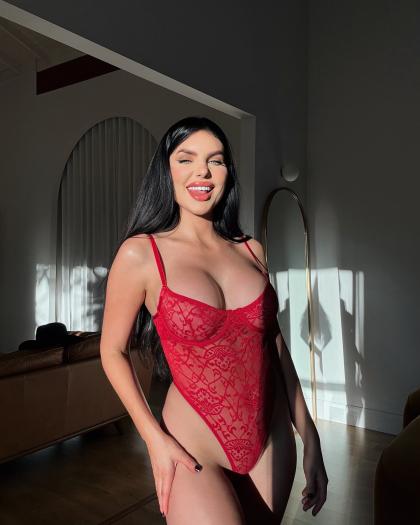 Nicole Thorne photo 170048