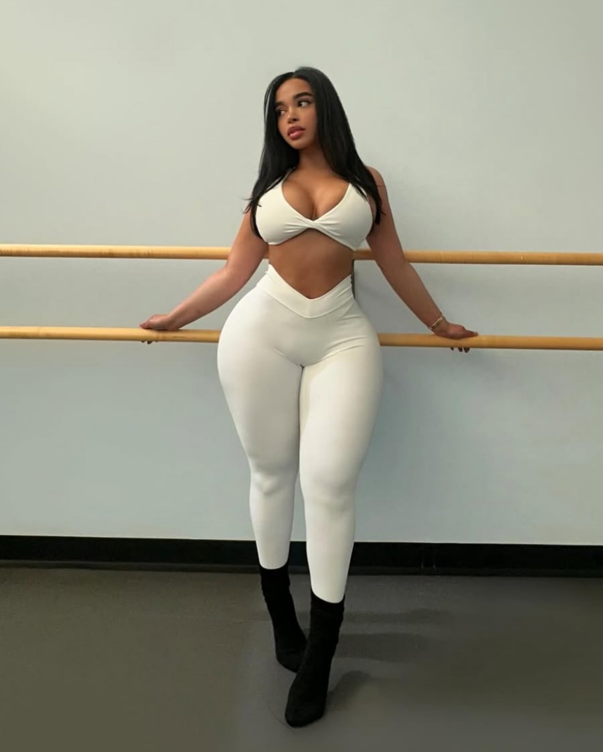 Giselle Lynette #170707