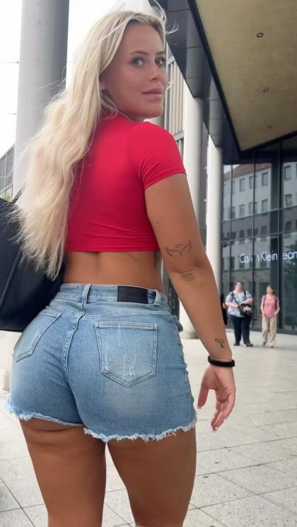 Jolie Becker photo 11175