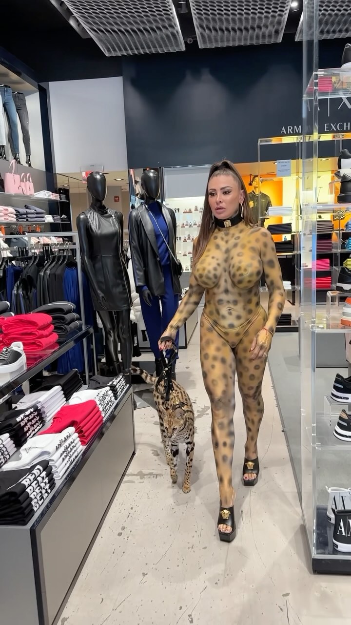 Francia James #11399