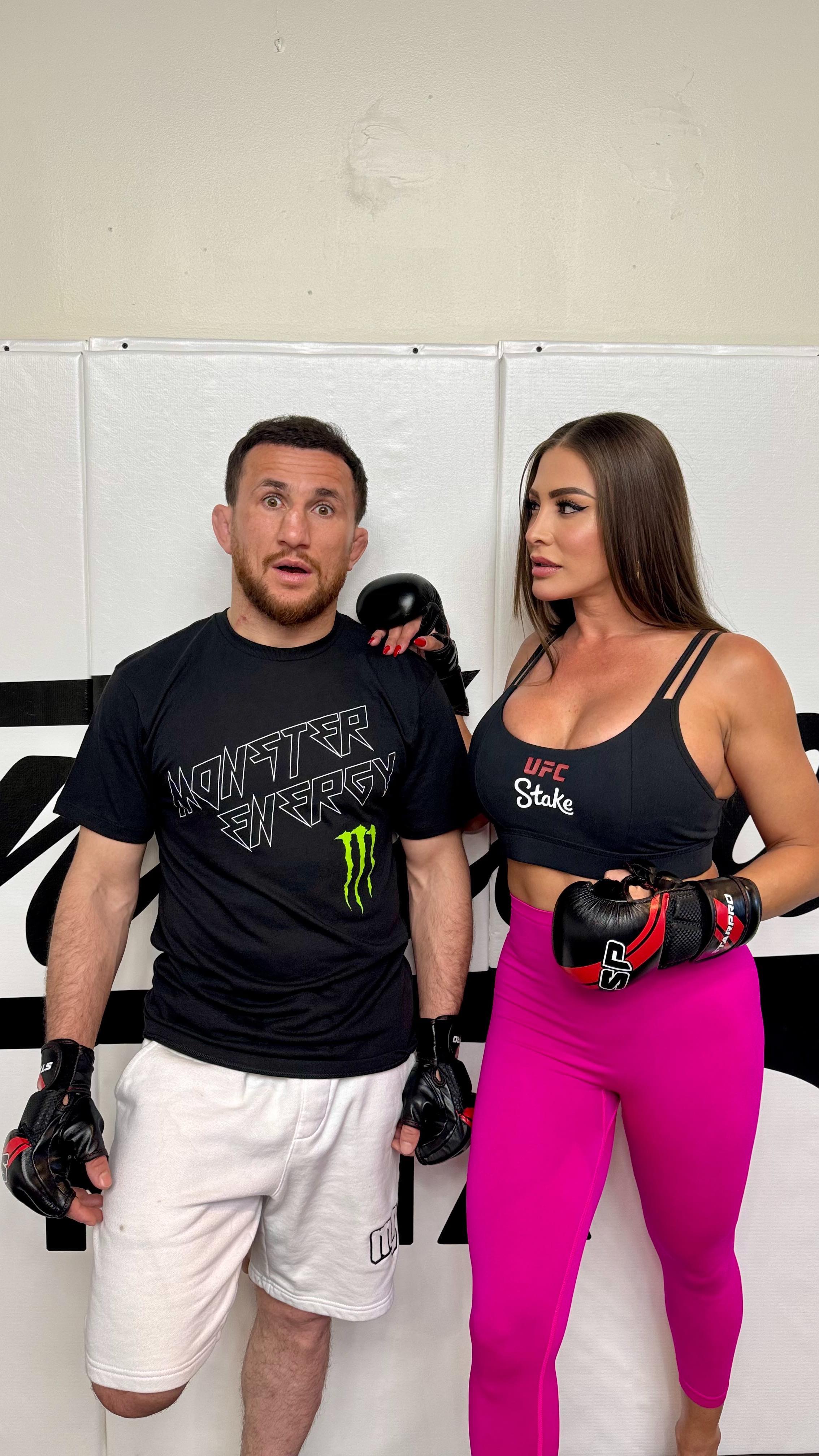 Francia James #11408