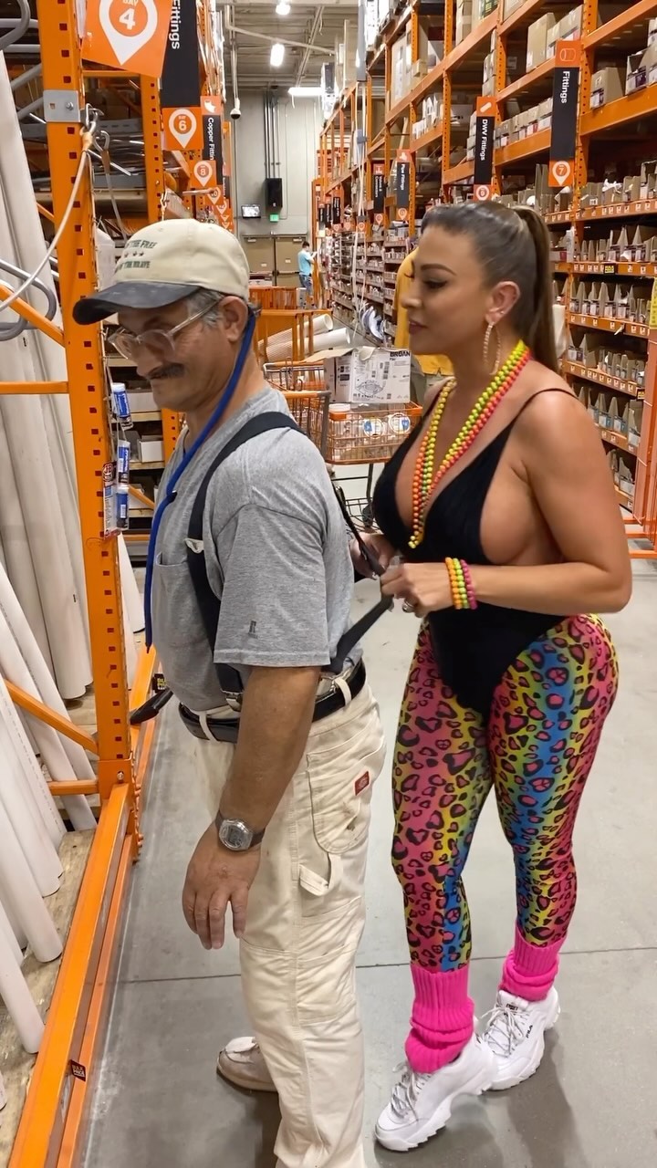 Francia James #11438