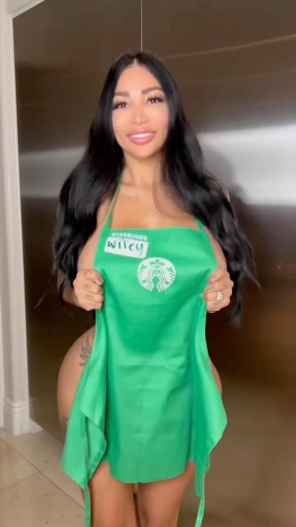 Brittanya Razavi photo 11522