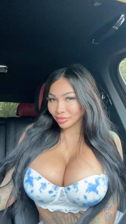 Brittanya Razavi photo 11526