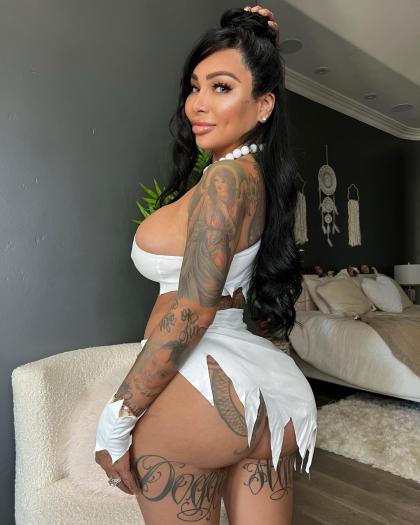 Brittanya Razavi photo 11536